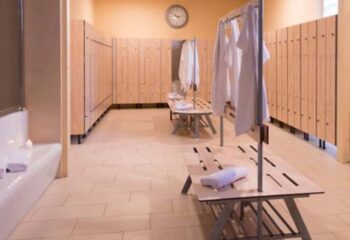 Changing room at Sauna Condal, a gay sauna in Barcelona. Lockers, benches, and towels create a clean, welcoming spa environment.