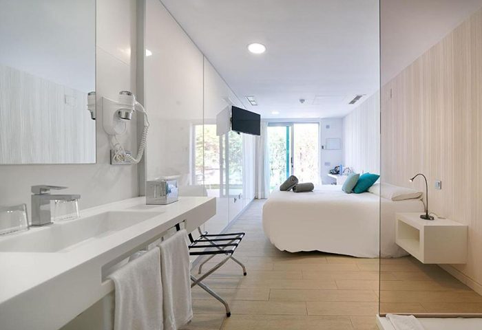 Seven Hotel & Wellness gay men only room. Modern design, white and bright. Gay hotel in Gran Canaria, Maspalomas. Number one gay hotel.