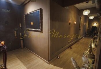Shada Masajes, a gay massage spot in Barcelona. Interior view with warm lighting, Thai decor, and a serene, welcoming atmosphere.