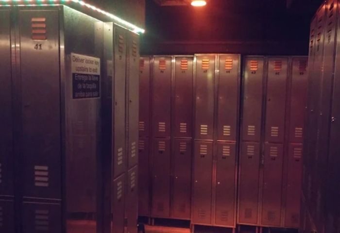 Lockers at a gay cruise club in Madrid. Showers, bar, and club provide a unique experience for gay men. Travel advice for Madrid nightlife.