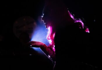 Silhouette of drag queen with pink hair at The 86 gay bar in Melbourne. Gay travel advice for LGBTQ+ tourists in Australia.