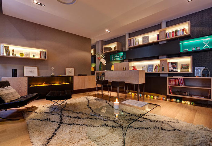 Hotel Elixir's cheap city center gay hotels in Paris living room. Modern design, fireplace, books, and stylish furniture. Gay travel advice.