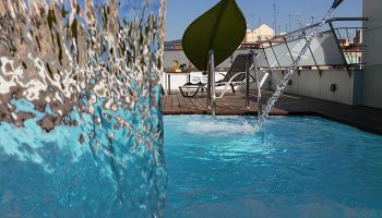 Rooftop pool at Ako Suites Hotel, a gay-friendly serviced apartment in Barcelona's Eixample. Enjoy sun, relaxation, and stylish accommodations.