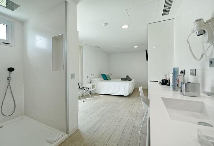 Seven Hotel & Wellness, gay men only. Modern room interior, Gran Canaria hotel. Top choice for first-time gay visitors. All-white design.