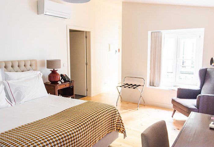 Monte Belvedere Hotel by Shiadu room. Lisbon gay hotel near gay sauna. Top cool design, cheap hotel room. Bed, chair, luggage rack.