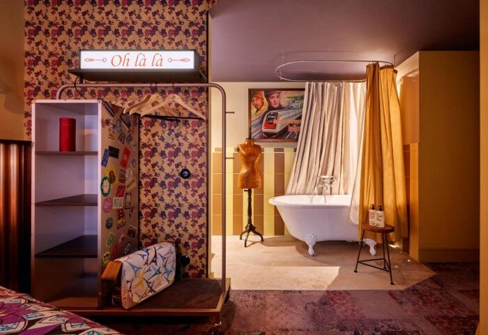 25hours Hotel Terminus Nord bathroom. One of the top gay hotels in Paris on TikTok. Features vintage decor, bathtub, and Oh là là sign.