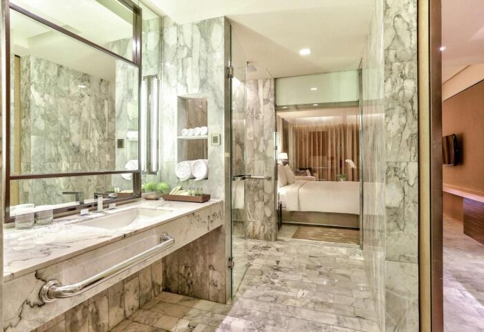 DoubleTree by Hilton Hotel Sukhumvit Bangkok bathroom. Marble interior, glass shower. Gay-friendly hotel in Bangkok. Top popular hotel.