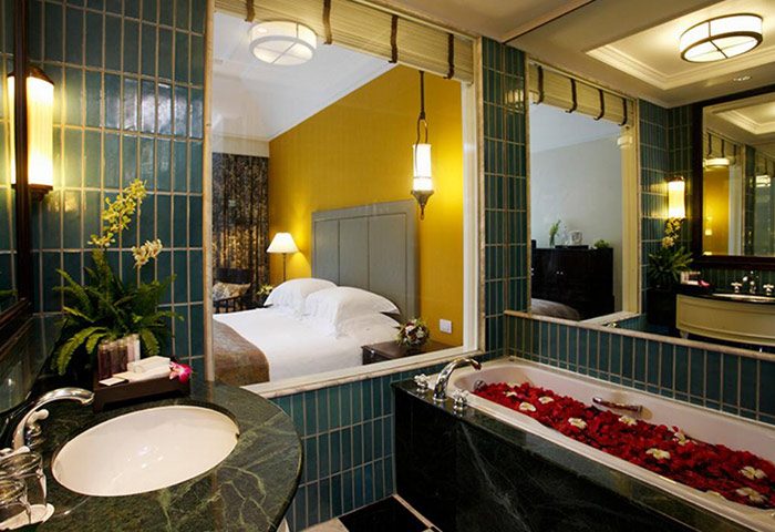 Centara Grand Beach Resort Samui: Instagram-perfect gay hotel. Luxury bathroom with tub filled with rose petals, bedroom view. Koh Samui.
