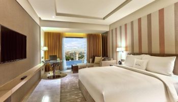 DoubleTree by Hilton Hotel Sukhumvit Bangkok room. Modern gay-friendly hotel with a bed, desk, and city view. Top hotel for gay travel.