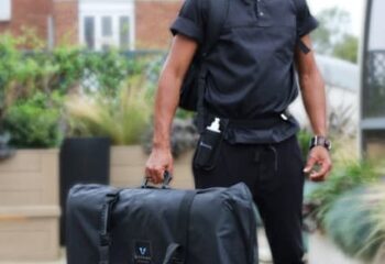 Touch2Massage by Arnie: Gay massage therapist with portable massage table. Mobile spa services for gay men. Travel advice.