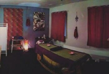 Massage table in Barcelona. Serene room at Under Pressure Massage. Gay massage in Barcelona. Relaxing spa setting. Travel advice.